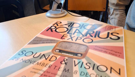 Gedeputeerde Kelly Detavernier zet project “Radio maken – Radio Rolarius” van Basisschool De Bever in de kijker